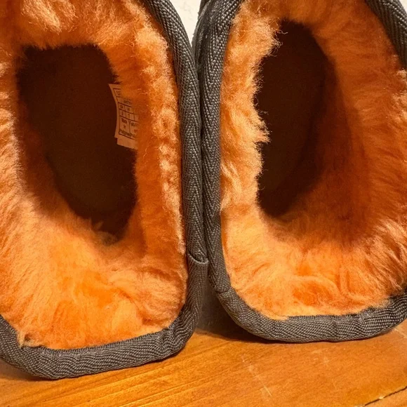 UGG Classic Street Graffiti Mini Ankle Boot EUC Womens Size 9 SN1105443 - Picture 7 of 11